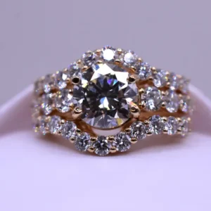 Round Brilliant Cut, Natural Diamond Wedding Set
